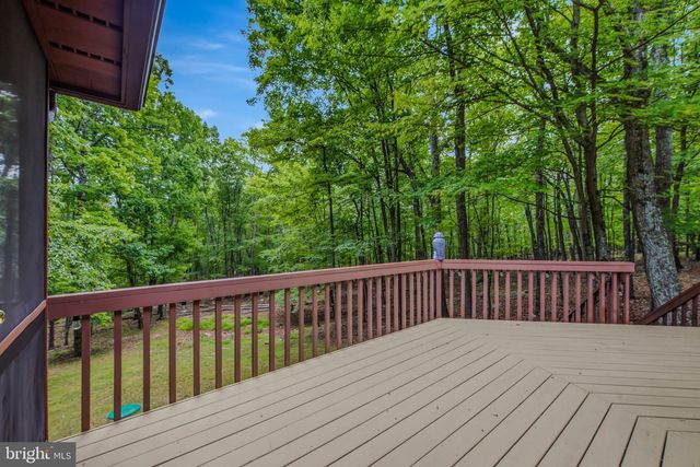 355 SANDSTONE LN, Berkeley Springs, WV 25411