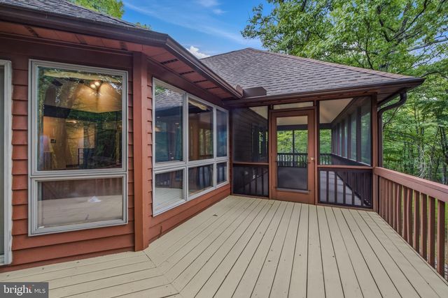 355 SANDSTONE LN, Berkeley Springs, WV 25411