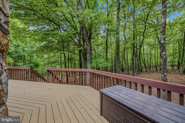 355 SANDSTONE LN, Berkeley Springs, WV 25411
