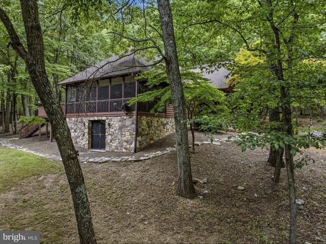 355 SANDSTONE LN, Berkeley Springs, WV 25411