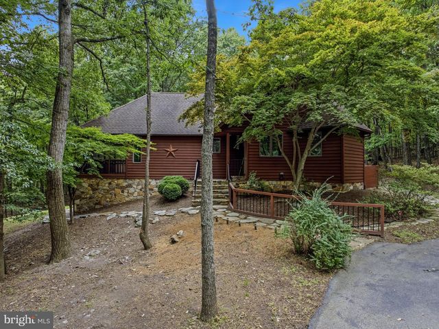 355 SANDSTONE LN, Berkeley Springs, WV 25411