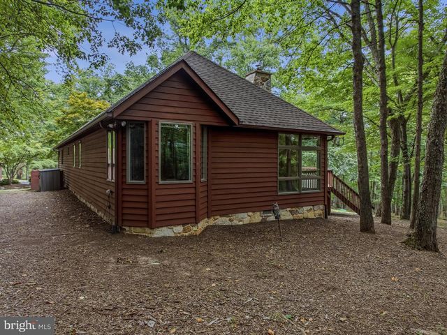 355 SANDSTONE LN, Berkeley Springs, WV 25411