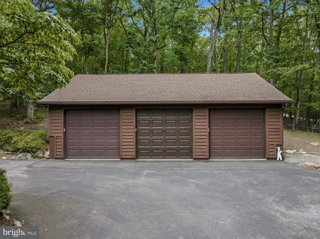 355 SANDSTONE LN, Berkeley Springs, WV 25411