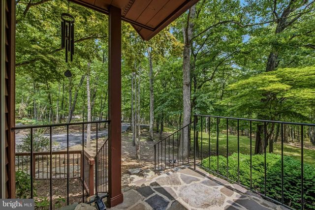 355 SANDSTONE LN, Berkeley Springs, WV 25411