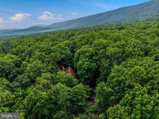 355 SANDSTONE LN, Berkeley Springs, WV 25411
