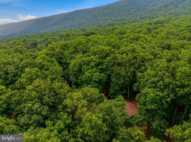355 SANDSTONE LN, Berkeley Springs, WV 25411