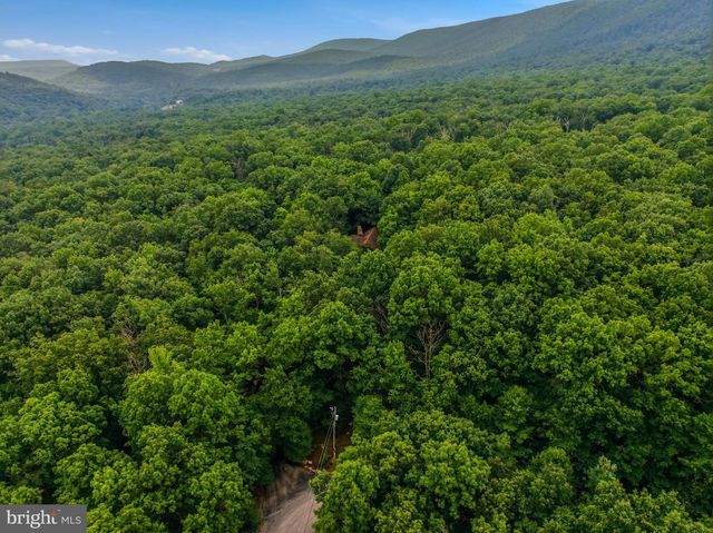 355 SANDSTONE LN, Berkeley Springs, WV 25411