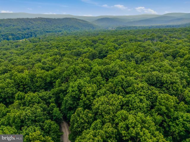 355 SANDSTONE LN, Berkeley Springs, WV 25411