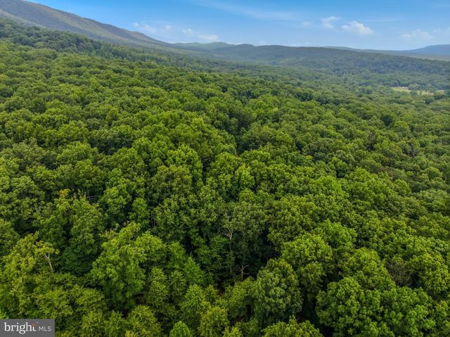355 SANDSTONE LN, Berkeley Springs, WV 25411