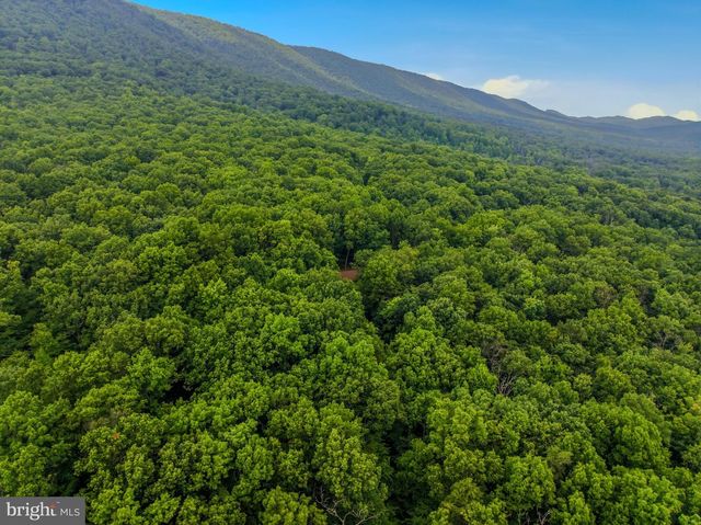 355 SANDSTONE LN, Berkeley Springs, WV 25411