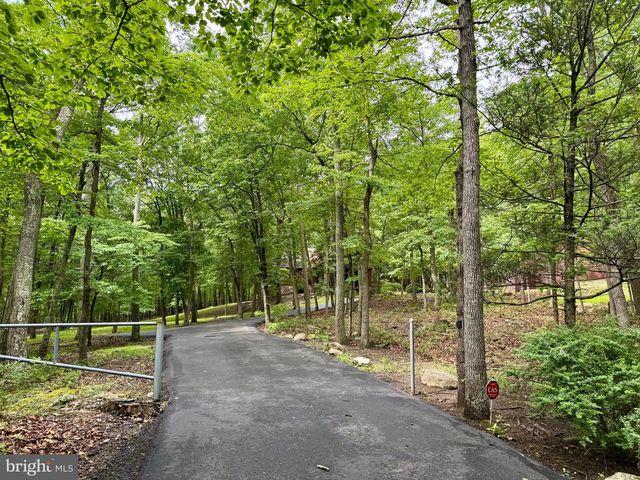 355 SANDSTONE LN, Berkeley Springs, WV 25411