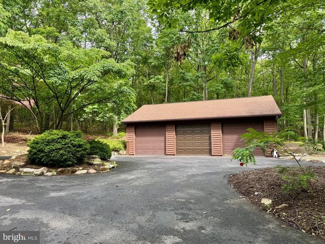 355 SANDSTONE LN, Berkeley Springs, WV 25411