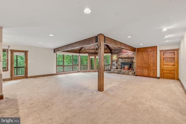 355 SANDSTONE LN, Berkeley Springs, WV 25411