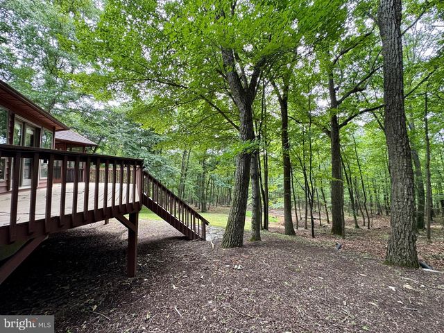 355 SANDSTONE LN, Berkeley Springs, WV 25411