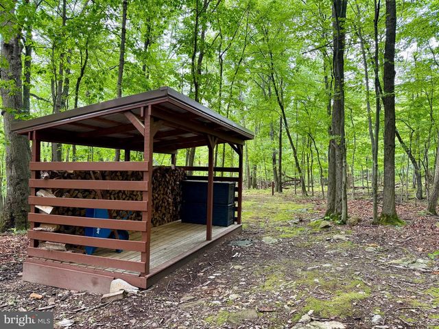 355 SANDSTONE LN, Berkeley Springs, WV 25411