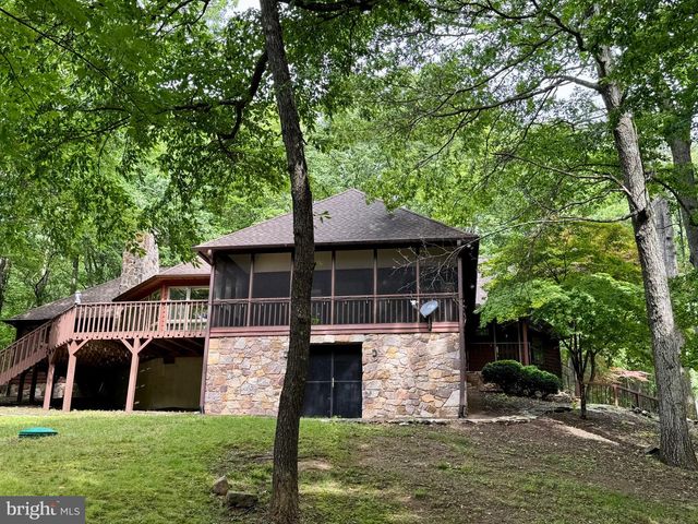 355 SANDSTONE LN, Berkeley Springs, WV 25411
