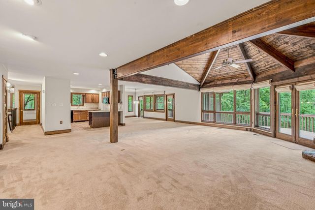 355 SANDSTONE LN, Berkeley Springs, WV 25411