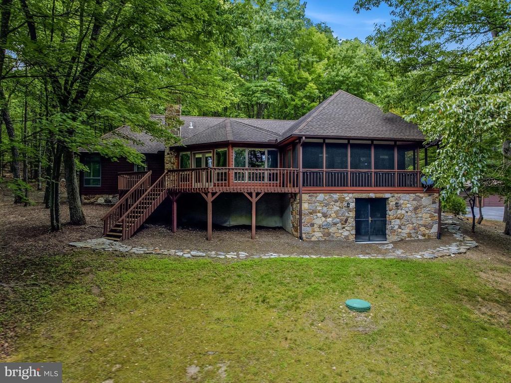 355 SANDSTONE LN, Berkeley Springs, WV 25411