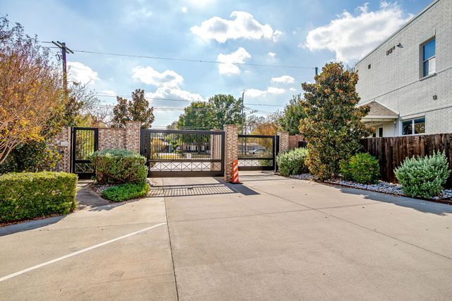 109 Crossroads Circle, Westworth Village, TX 76114