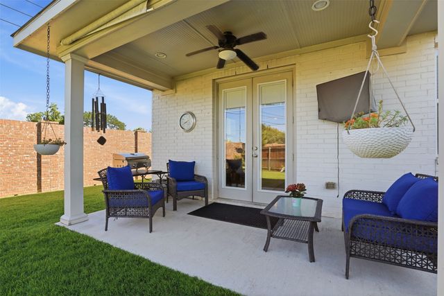 109 Crossroads Circle, Westworth Village, TX 76114