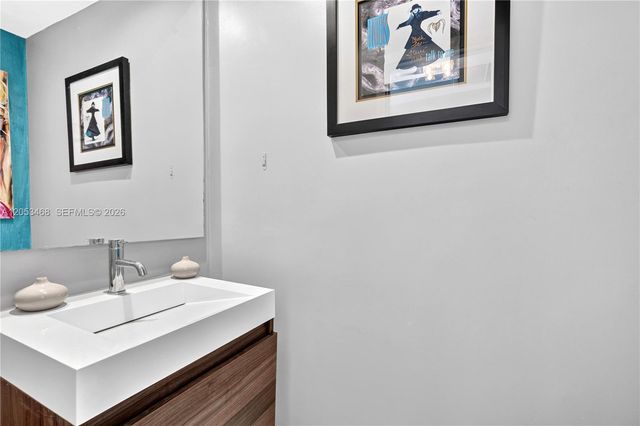 1000 Venetian Way 810, Miami Beach, FL 33139