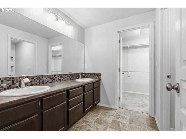 36713 INDIAN SUMMER St, Sandy, OR 97055