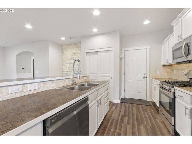 36713 INDIAN SUMMER St, Sandy, OR 97055