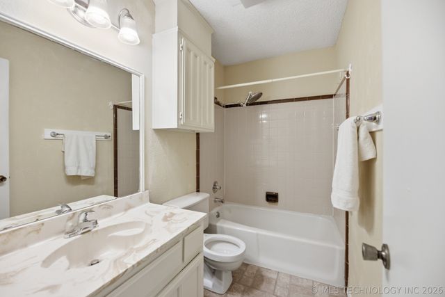 549 N Elm Street D, Jenks, OK 74037