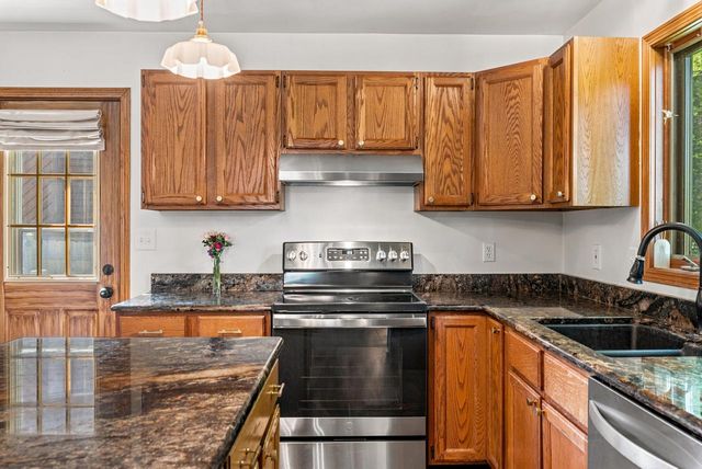 1566 Briarwood LANE, Hartford, WI 53027