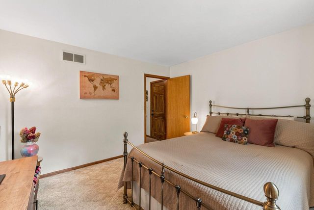 1566 Briarwood LANE, Hartford, WI 53027