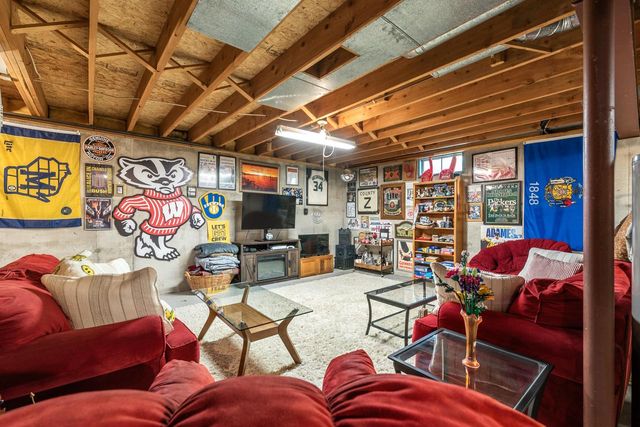 1566 Briarwood LANE, Hartford, WI 53027