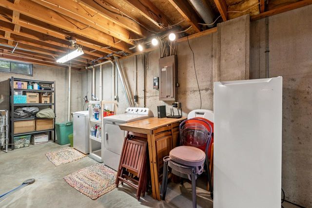 1566 Briarwood LANE, Hartford, WI 53027