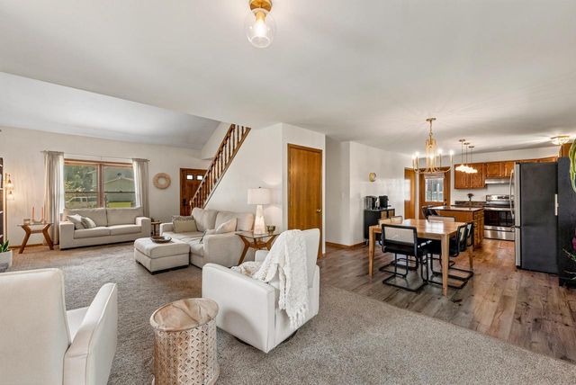 1566 Briarwood LANE, Hartford, WI 53027