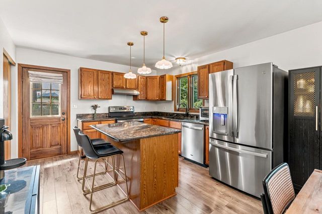 1566 Briarwood LANE, Hartford, WI 53027