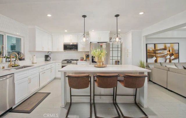 2057 Woodglen Street, Simi Valley, CA 93065