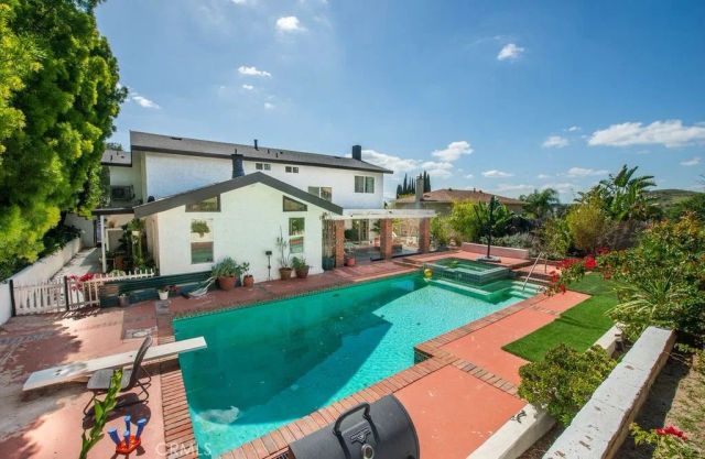 2057 Woodglen Street, Simi Valley, CA 93065