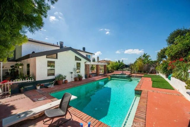 2057 Woodglen Street, Simi Valley, CA 93065