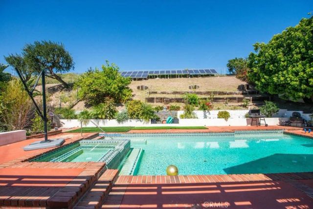 2057 Woodglen Street, Simi Valley, CA 93065