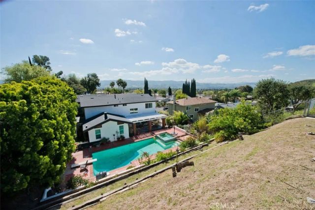 2057 Woodglen Street, Simi Valley, CA 93065