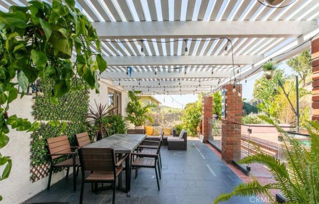 2057 Woodglen Street, Simi Valley, CA 93065