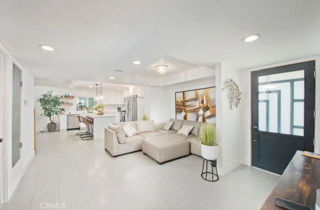 2057 Woodglen Street, Simi Valley, CA 93065