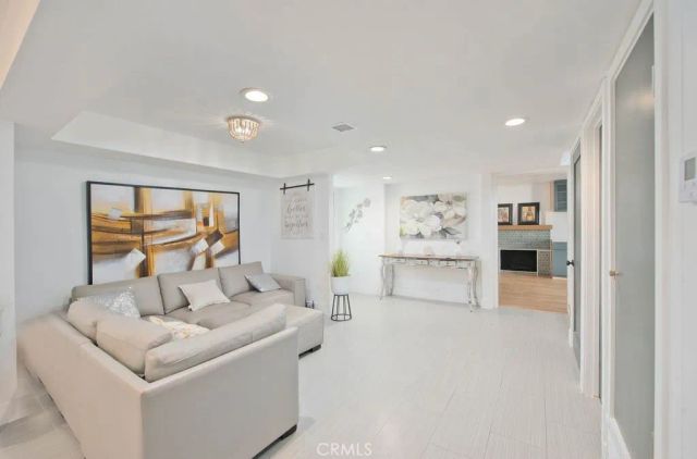 2057 Woodglen Street, Simi Valley, CA 93065