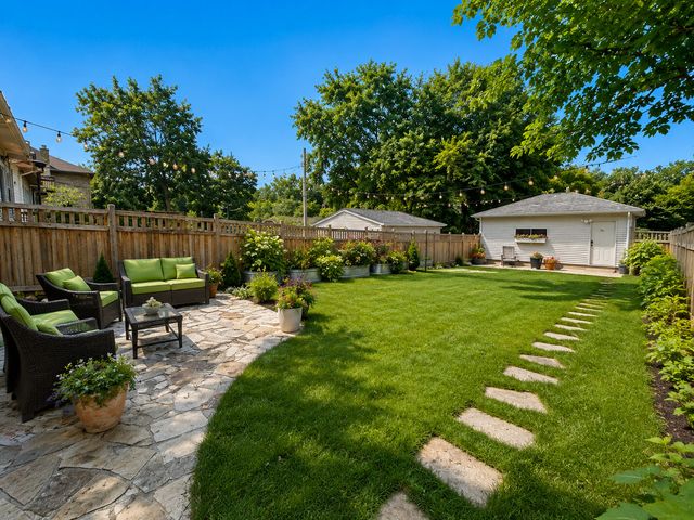 3839 Grove Avenue, Brookfield, IL 60513