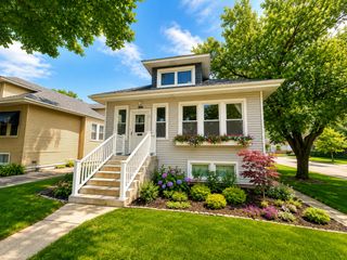 3839 Grove Avenue, Brookfield, IL 60513