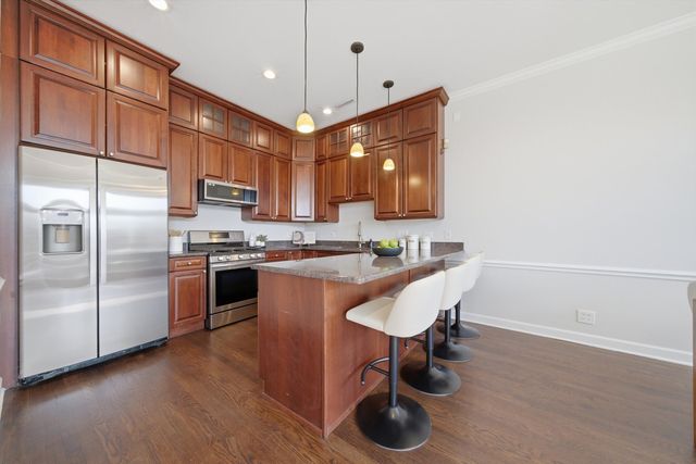 4821 N Damen Avenue 4, Chicago, IL 60625