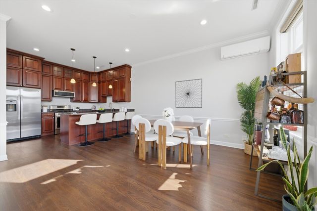 4821 N Damen Avenue 4, Chicago, IL 60625