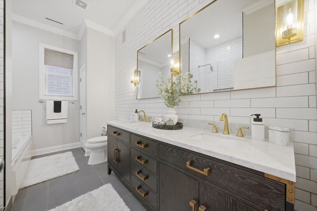 4821 N Damen Avenue 4, Chicago, IL 60625