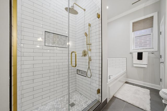 4821 N Damen Avenue 4, Chicago, IL 60625