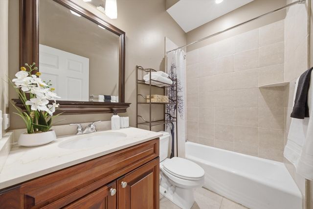 4821 N Damen Avenue 4, Chicago, IL 60625