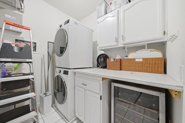 4821 N Damen Avenue 4, Chicago, IL 60625